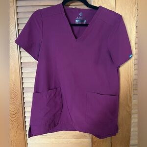 Adar scrub top in purple‎ size small